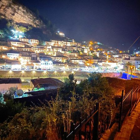 Guesthouse Riverside 베라트 외부 사진